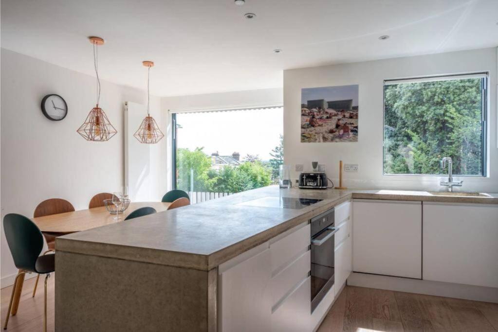 Neoteric Home Wimbledon Village ลอนดอน ภายนอก รูปภาพ